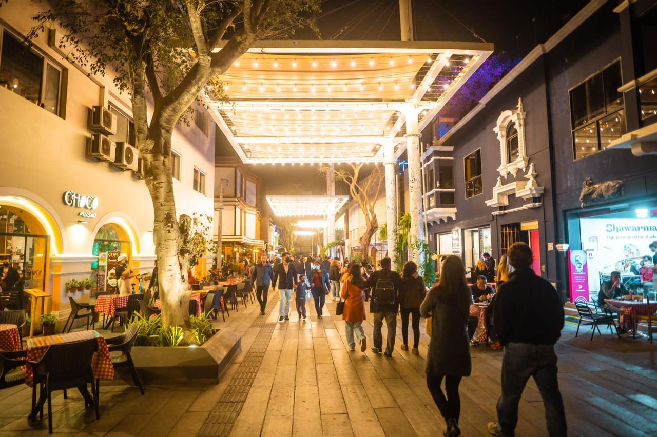 Restaurantes y vida nocturna en la Calle de las Pizzas
