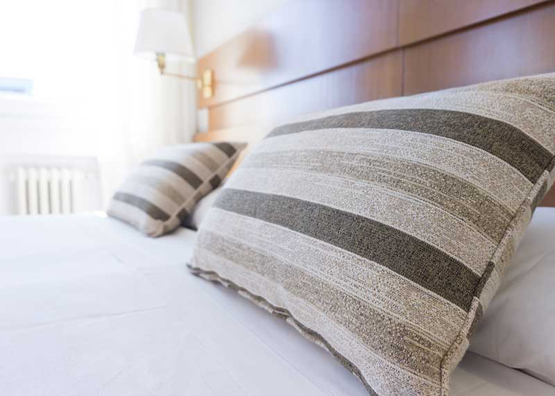 Dormitorio principal con cama doble